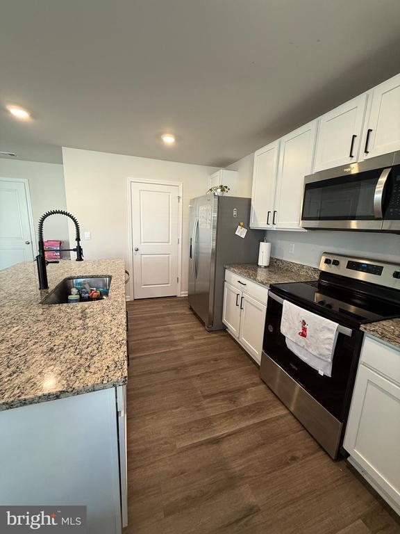 Building Photo - 367 Centergate Dr