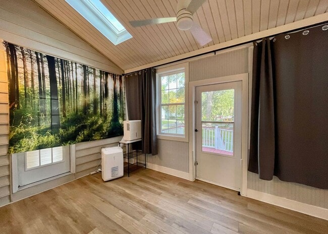 Building Photo - Available June 10th. Beautiful 3 BR/2 BA Home in Seaside Farms!