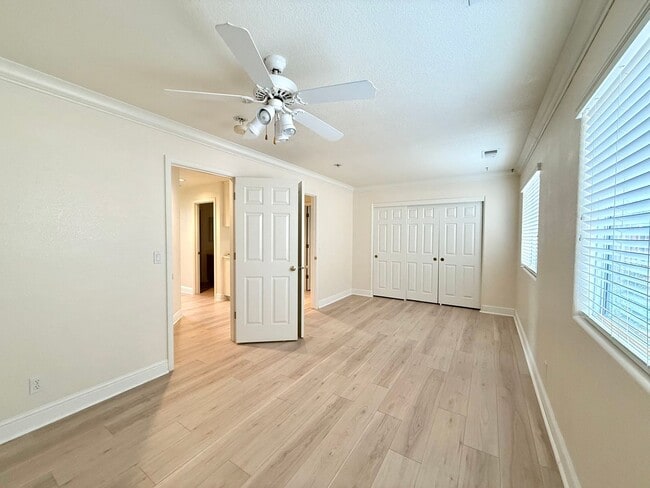 Building Photo - 2351 Fairhaven Dr