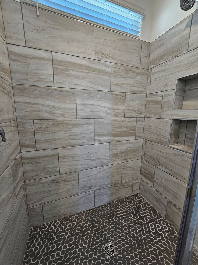 Building Photo - Stunning views