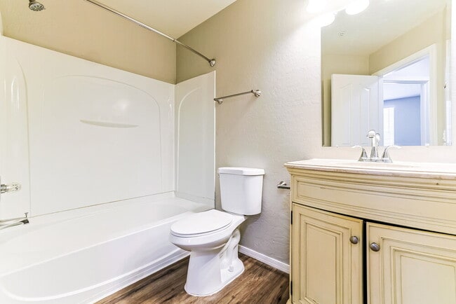 Building Photo - 163 W Tremaine Ct