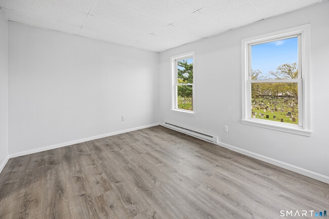 Building Photo - 70 Center St