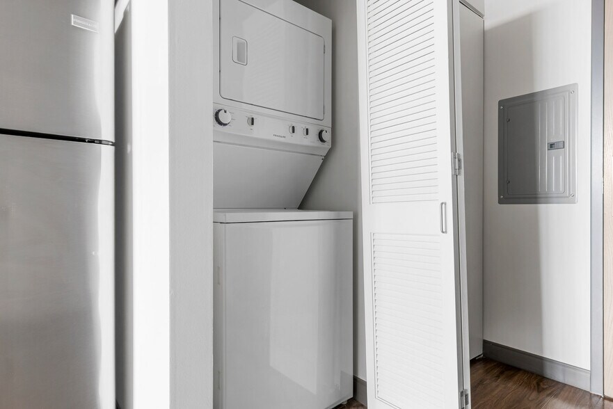 Building Photo - 601 W Jackson Blvd