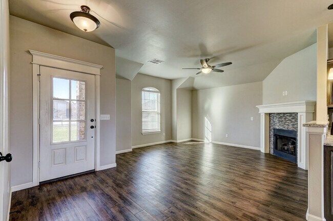 Building Photo - HOME AVAILABLE FOR LEASE