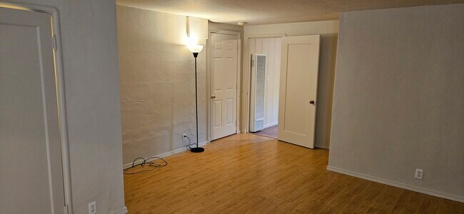 Building Photo - 20 Ventura St