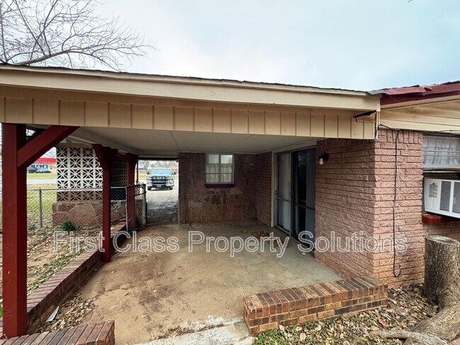 Building Photo - 3808 SE 15th St