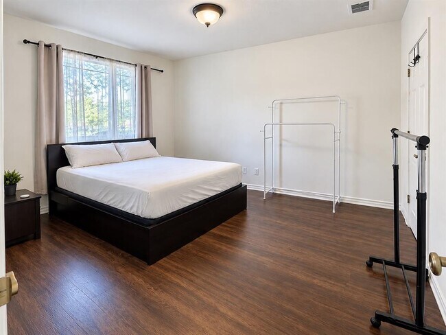 Building Photo - 17002 Brewer Blackbird Dr