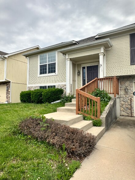 Building Photo - 813 Glenview St