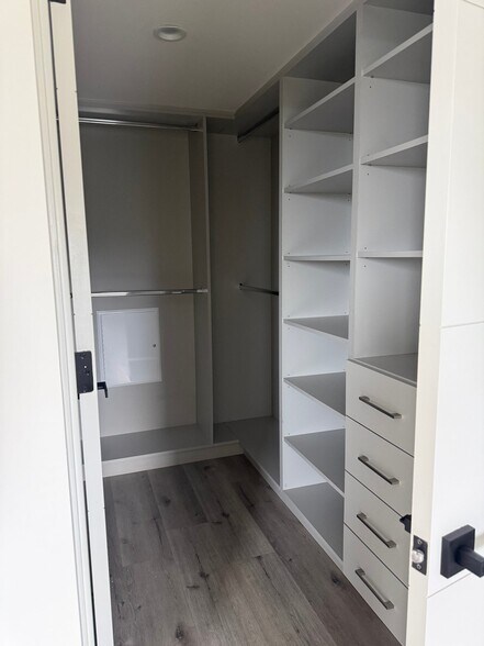 Building Photo - 5923 Laurel Canyon Blvd