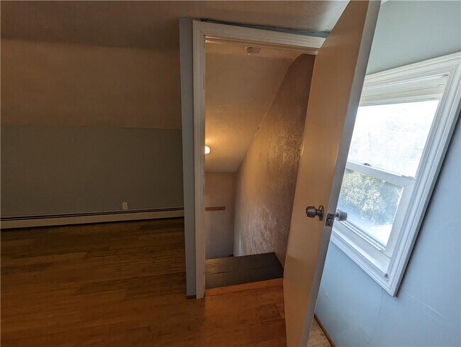 Building Photo - 61 Utton Ave