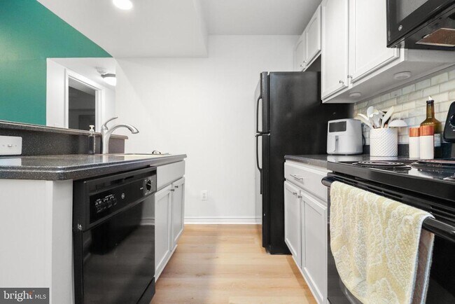 Building Photo - 12160 Penderview Terrace