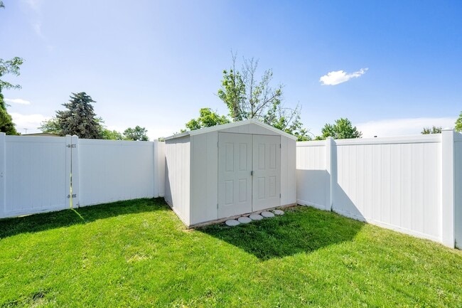 Building Photo - 9325 Quail Hollow Cir