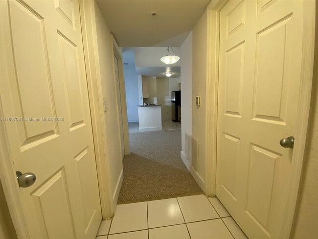 Building Photo - 2516 Centergate Dr