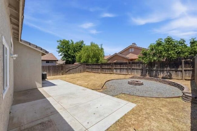 Building Photo - 5642 W Donner Ave