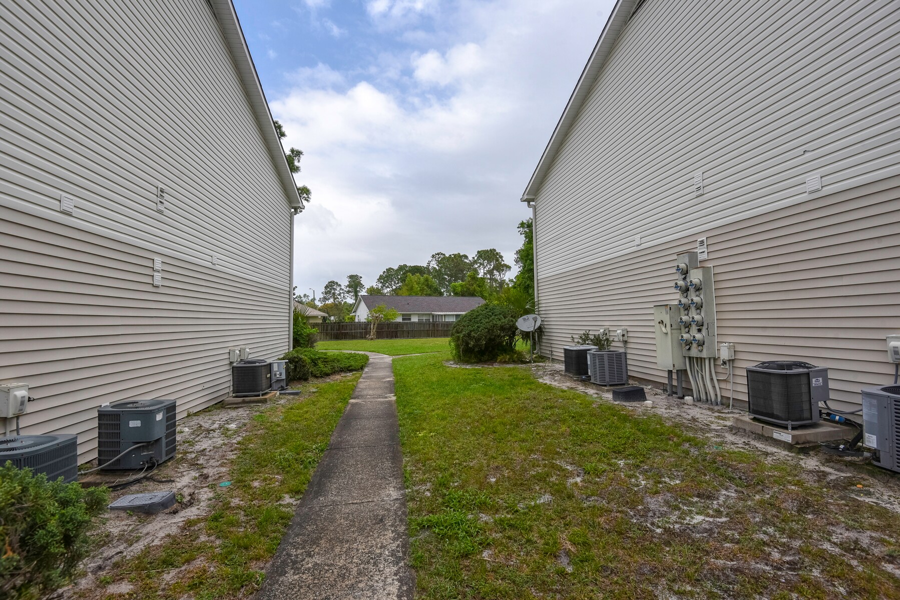 Building Photo - 1600 Big Tree Rd