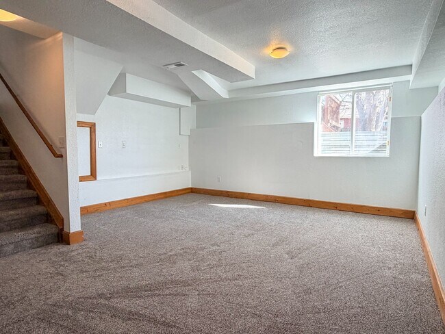 Building Photo - Single-Family Home in Littleton!