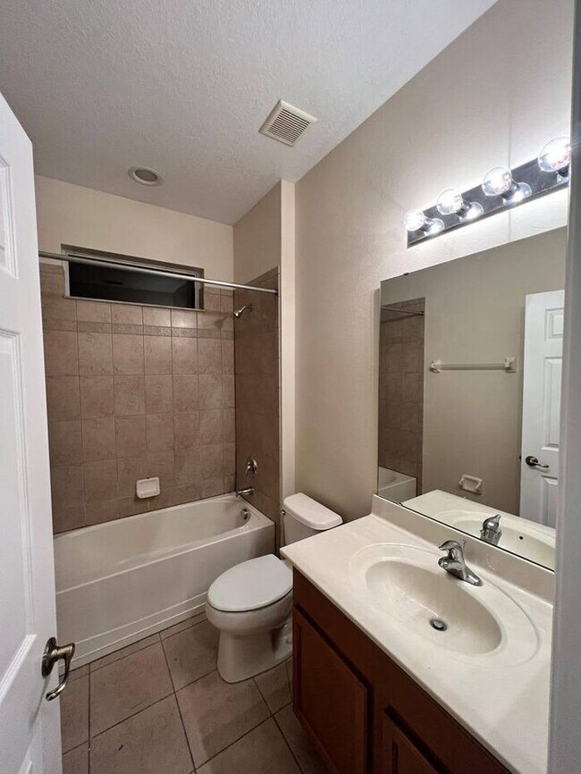 Building Photo - $200 off 1st mo rent! NEWBURY PARK -9157 Leeland Archer Blvd. Orlando, FL 32836