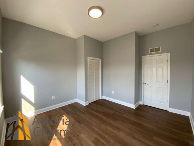 Building Photo - End Unit 3 Bedroom + Den with Backyard and Semi Finished Basement