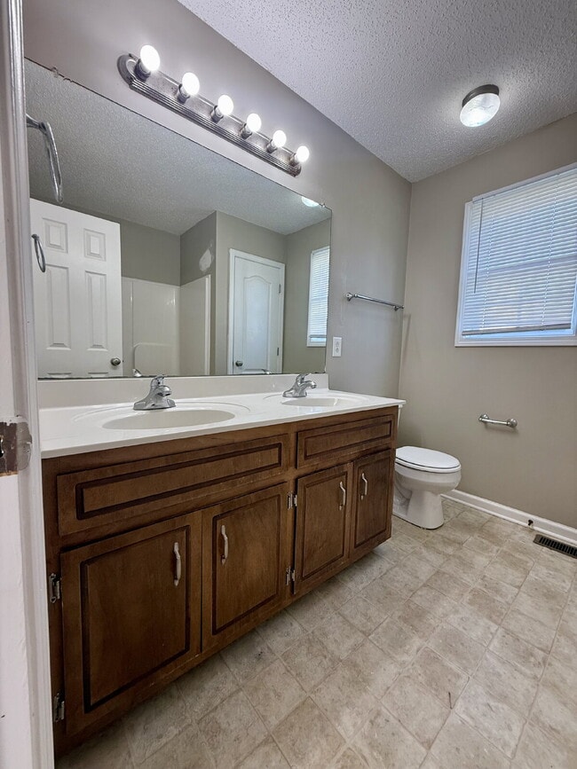 Building Photo - 409 Athena Dr