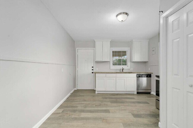 Building Photo - Cozy 2 Bedroom 1 Bath Duplex in Cleburne T...
