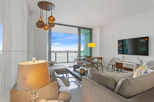 Building Photo - 480 NE 31st St