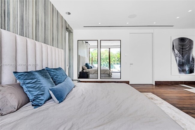 Building Photo - 3009 Pine Tree Dr