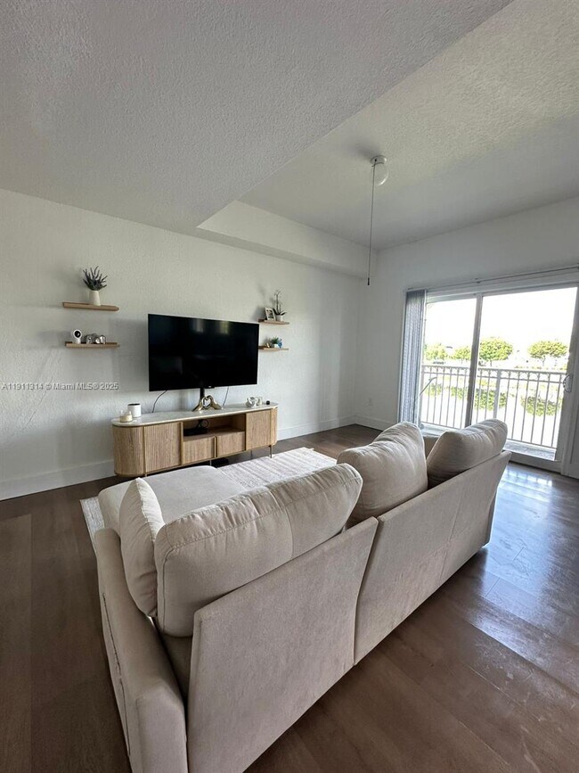 Building Photo - 10901 NW 83rd St