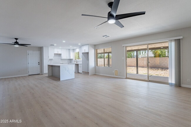 Building Photo - 2839 W Villa Maria Dr