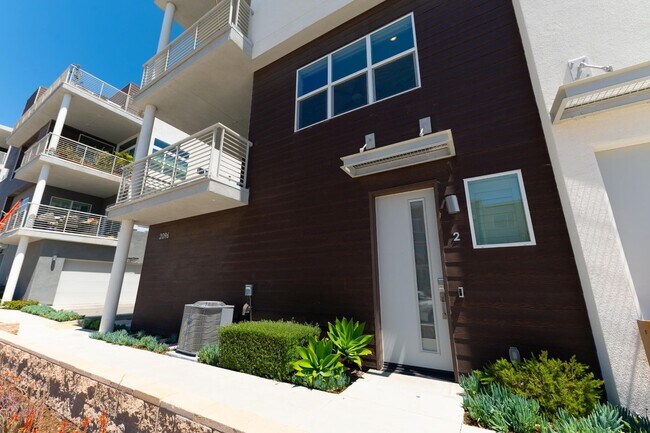 Building Photo - Otay Ranch Two Weeks FREE  3 bd /2 ba Newer Condo w Garage, Laundry + More!