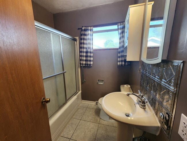 Building Photo - 506 Kimball Ave