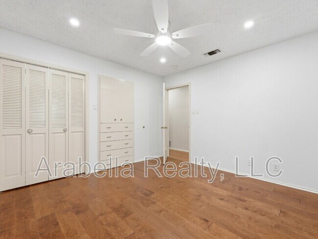 Building Photo - 8607 Norwich Dr