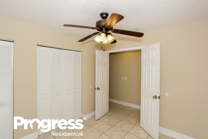 Building Photo - 4205 SW 137th Ct