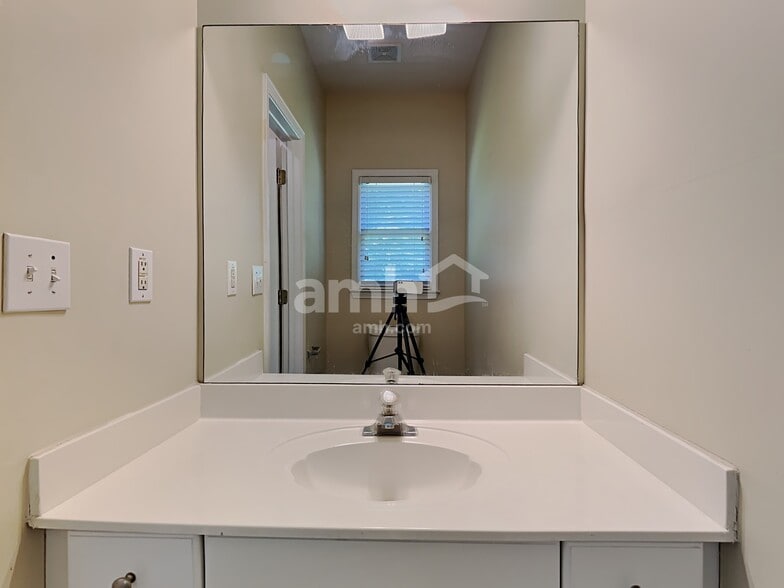 Building Photo - 3284 Creek Trace E