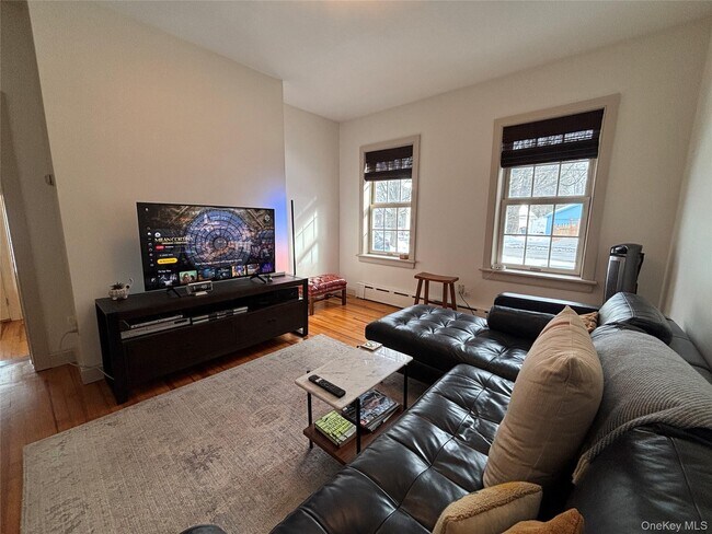 Building Photo - 11 W Bridge St