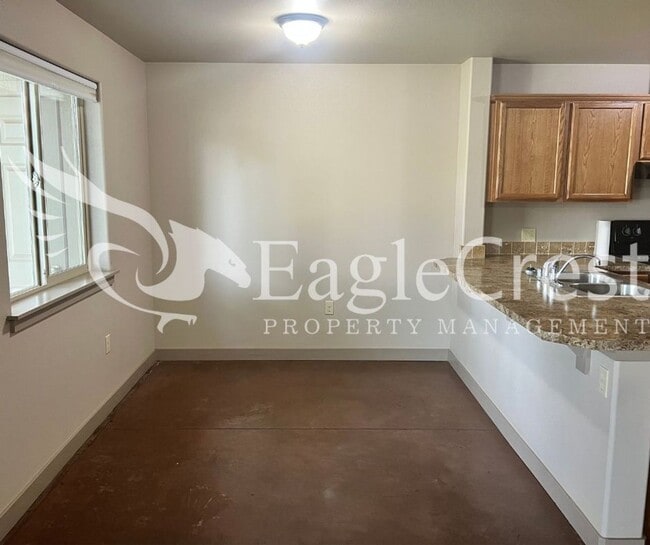 Building Photo - Two Bedroom, One and a Half Bathroom Unit