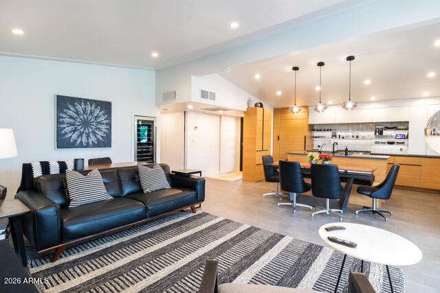 Building Photo - 6845 E Earll Dr