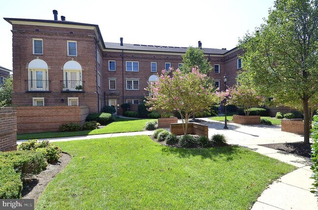 Building Photo - 1209 N Pitt St