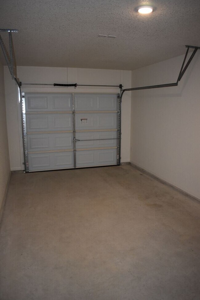 Building Photo - 504 S Juanita Dr