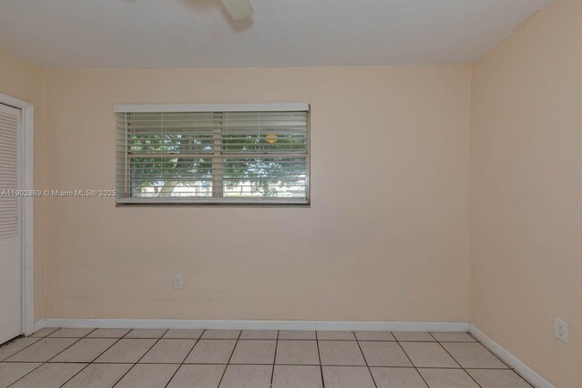 Building Photo - 1010 N 69th Way