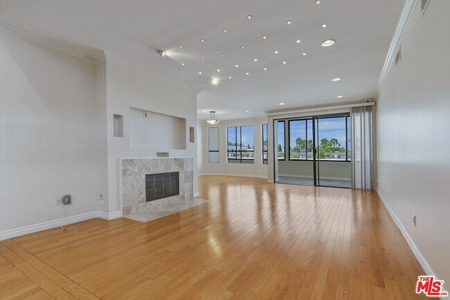 Building Photo - 4443 Ventura Canyon Ave