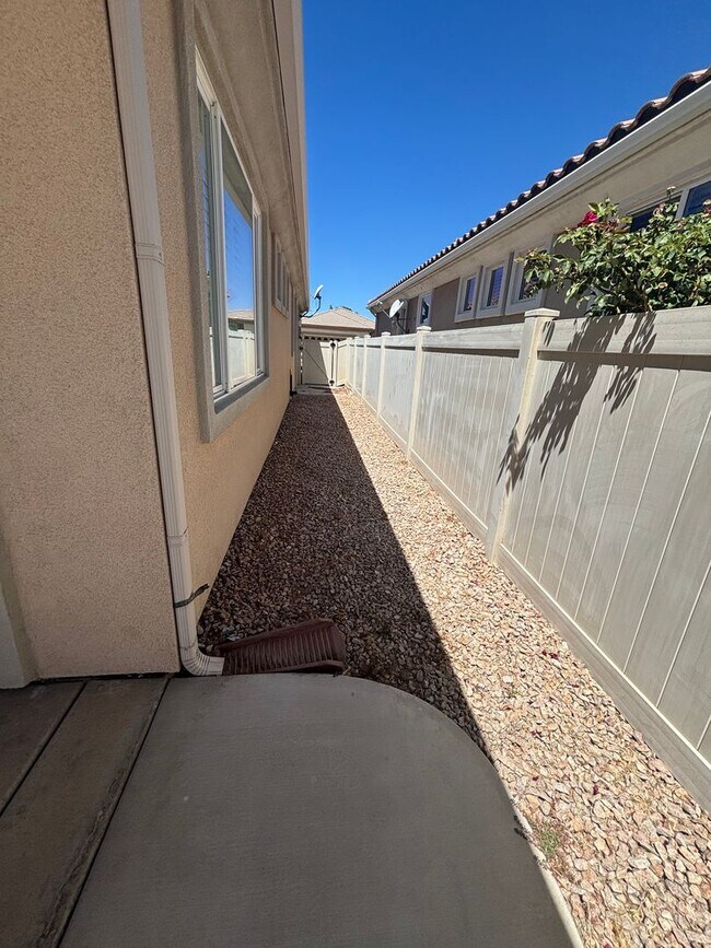 Building Photo - 2 BEDROOM, 2 BATHROOM IN 55+ COMMUNITY OF JESS RANCH