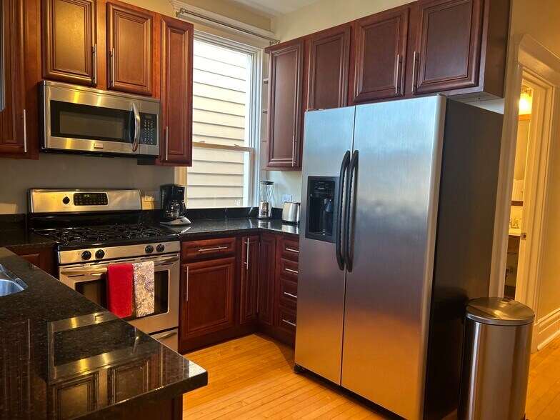 Building Photo - 3249 N Hoyne Ave