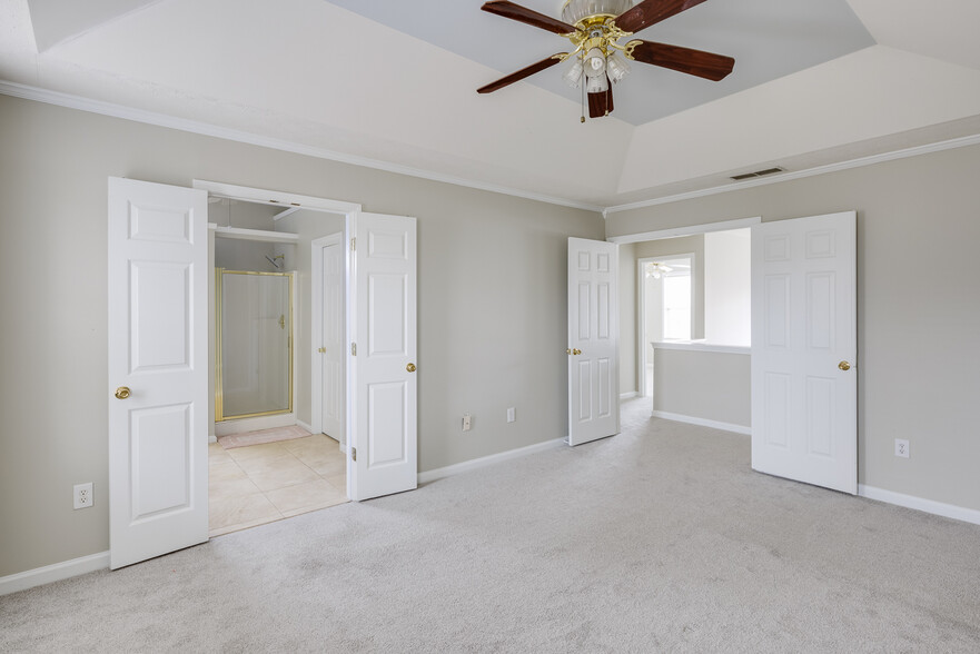 Building Photo - 13005 Crabapple Lake Dr