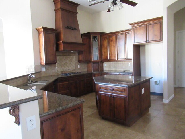 Building Photo - Beautiful Custom North Mesa Home