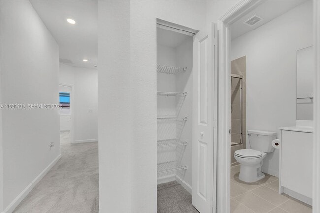 Building Photo - 2425 SE 28th Dr