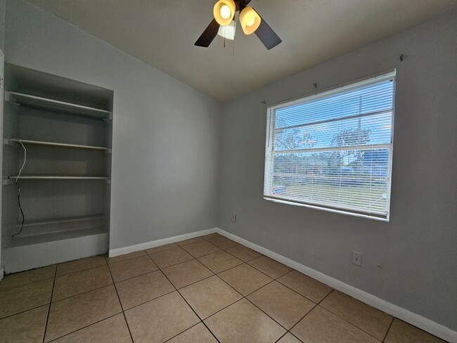 Building Photo - AMAZING 3 Beds 2 Baths in Lakeland 1,224 s...