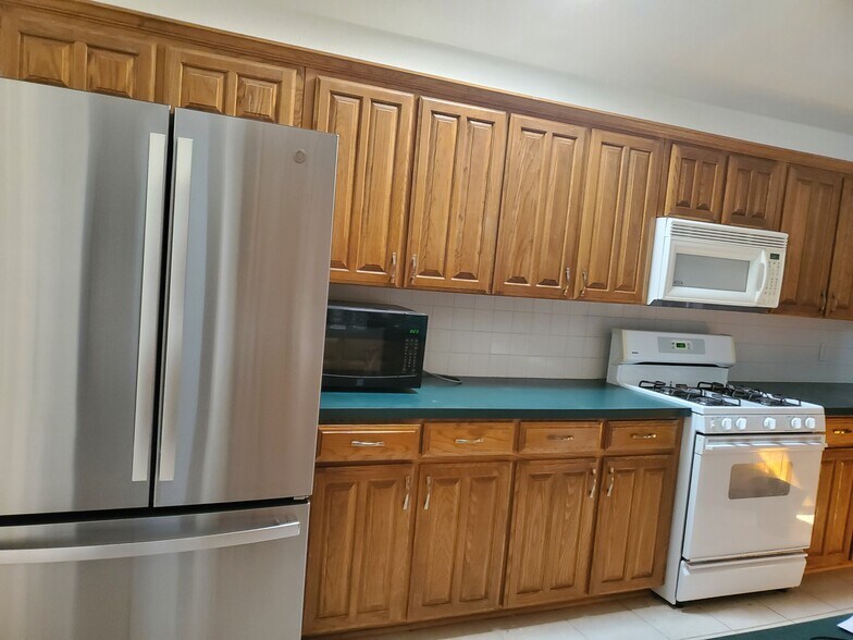 Building Photo - 6812 Coldwater Canyon Rd