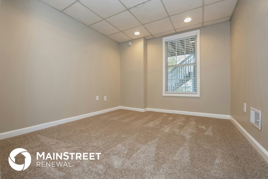 Building Photo - 300 Dailey's Plantation Dr