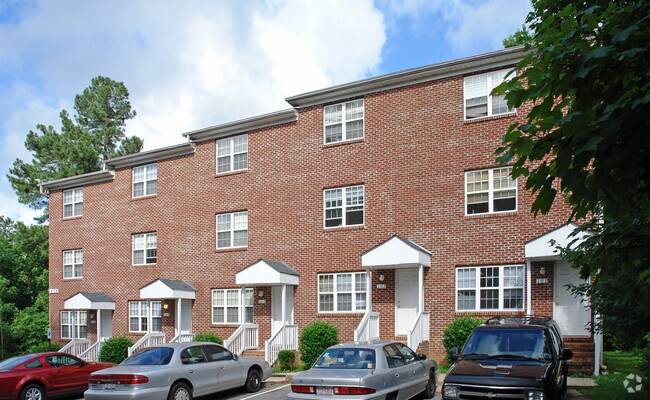 Building Photo - 1408 Crest Rd