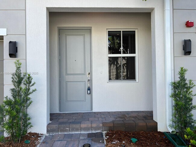 Building Photo - 109 SW 170th Ave